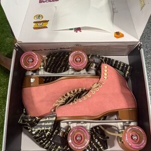 Moxi roller skates
